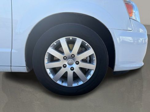 Used 2015 Chrysler Town & Country Touring FWD image 11