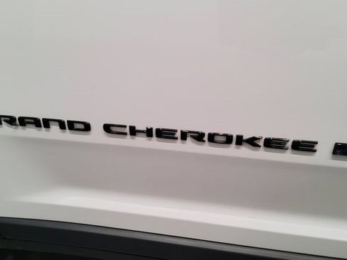 Used 2024 Jeep Grand Cherokee Altitude image 63