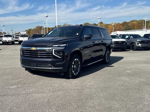 New 2026 Chevrolet Suburban LT w/ Comfort Package AWD/4WD image 8