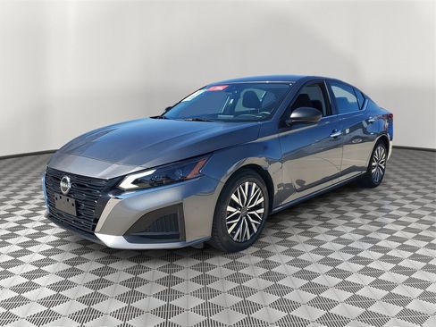 Certified 2024 Nissan Altima 2.5 SV image 10