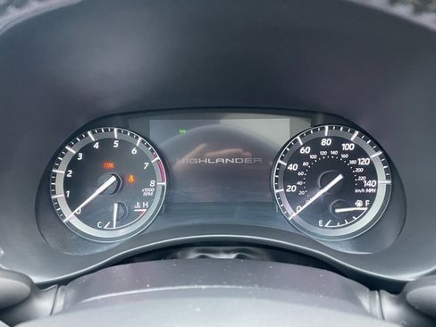 Used 2020 Toyota Highlander XLE image 18