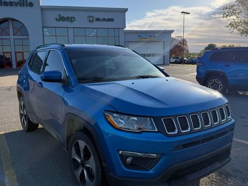 Used 2018 Jeep Compass Latitude w/ Popular Equipment Group AWD/4WD image 1