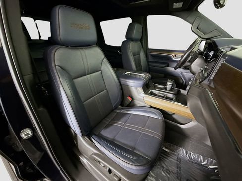 Used 2022 Chevrolet Silverado 1500 High Country w/ High Country Premium Package image 28