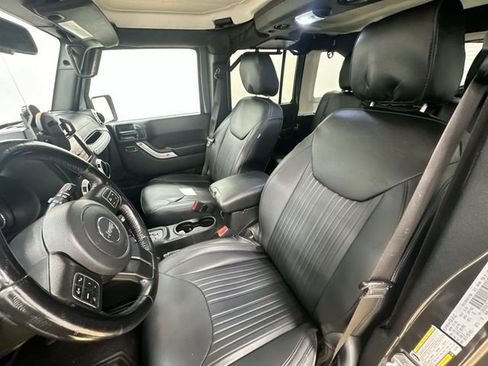 Used 2017 Jeep Wrangler Unlimited Sahara w/ Dual Top Group AWD/4WD image 14