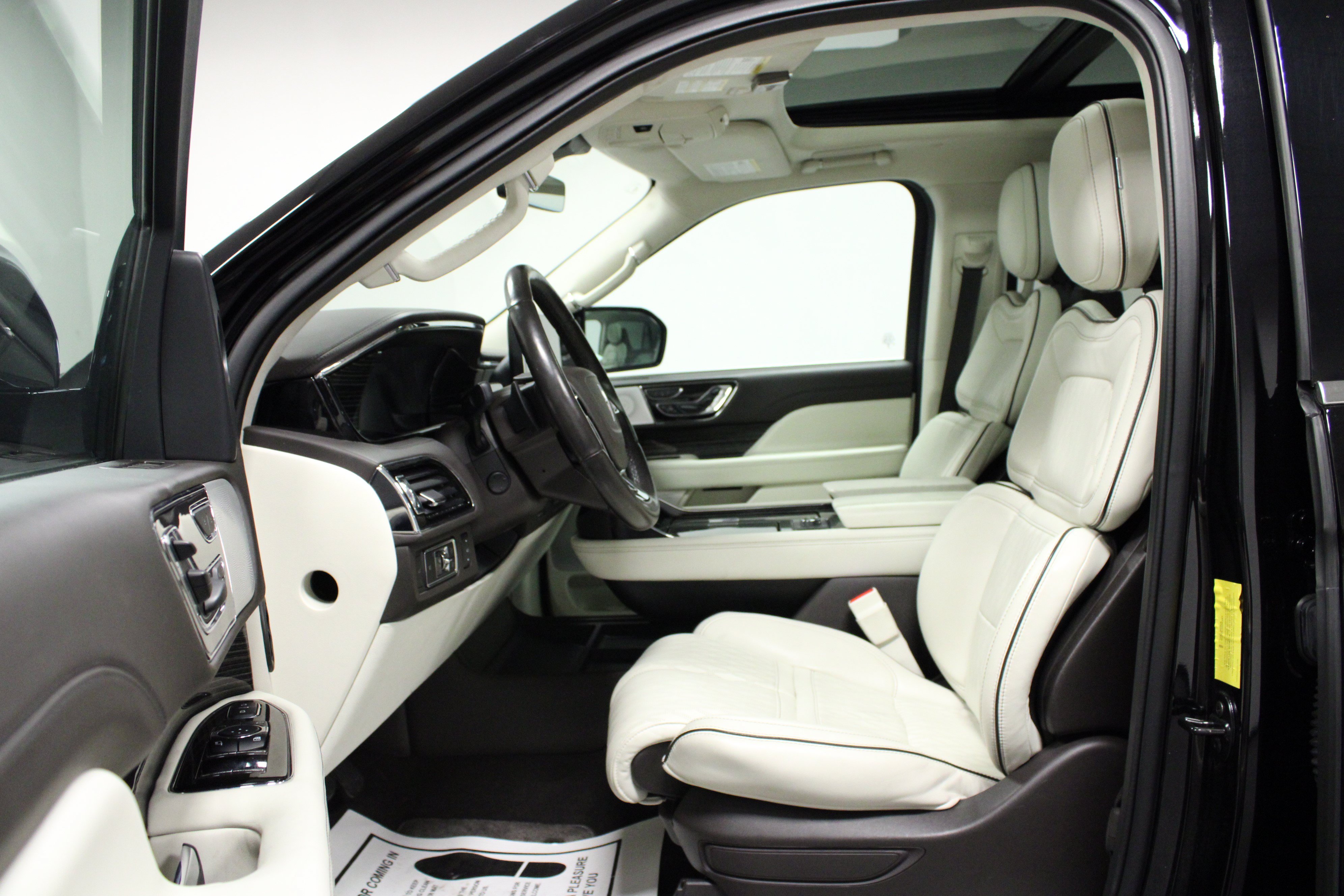 Used 2023 Lincoln Navigator Black Label AWD/4WD image 12