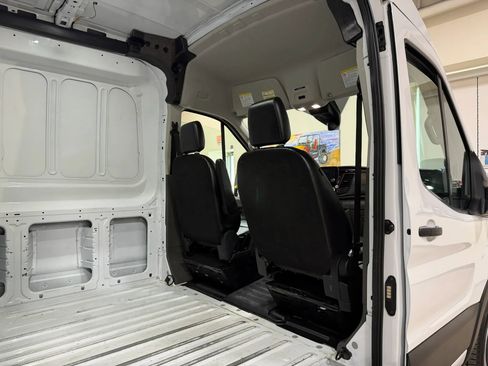 Used 2025 Ford Transit 250 148 Medium Roof RWD image 22