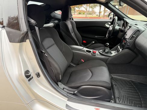 Used 2011 Nissan 370Z Coupe image 16