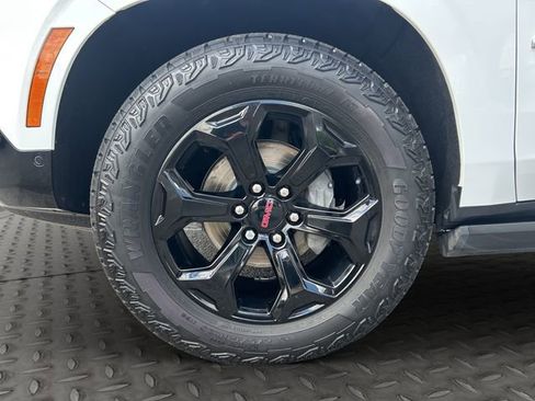 Used 2025 GMC Yukon AT4 Ultimate w/ LPO, Floor Liner Package AWD/4WD image 25