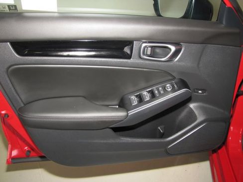 Certified 2025 Honda Civic Sport Touring image 11