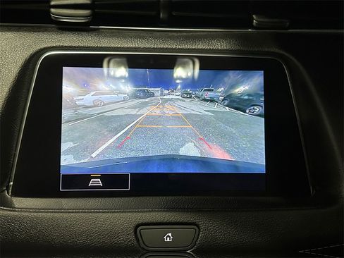 Used 2022 Cadillac XT4 Luxury w/ Cold Weather Package image 17