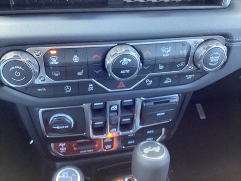 New 2026 Jeep Wrangler Unlimited Rubicon w/ Safety Group image 18