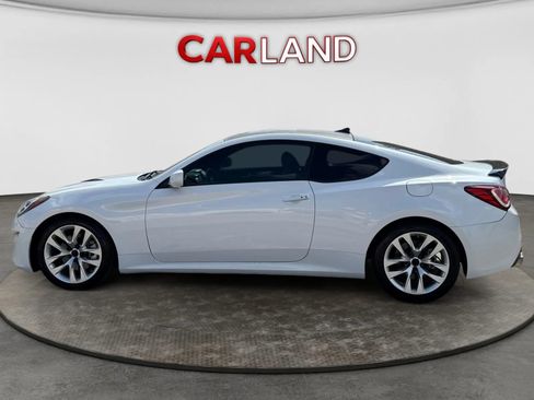 Used 2014 Hyundai Genesis 2.0T RWD image 2