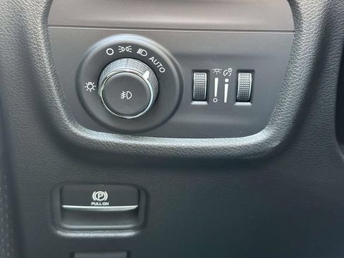 Used 2023 Jeep Grand Cherokee L Limited AWD/4WD image 26
