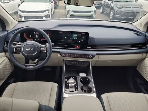 New 2026 Kia Carnival EX image 18