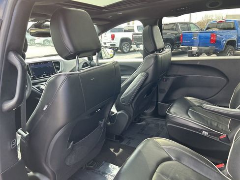 Used 2024 Chrysler Pacifica Premium FWD image 43