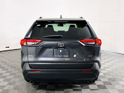 Used 2022 Toyota RAV4 XLE w/ Convenience Package image 4