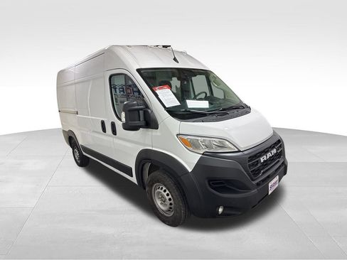 Used 2025 RAM ProMaster 2500 w/ Safety Group FWD image 4