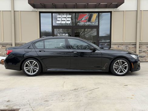Used 2019 BMW 740i xDrive w/ M Sport Package image 2