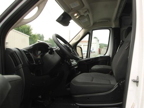 Used 2025 RAM ProMaster 2500 w/ Convenience Group FWD image 9