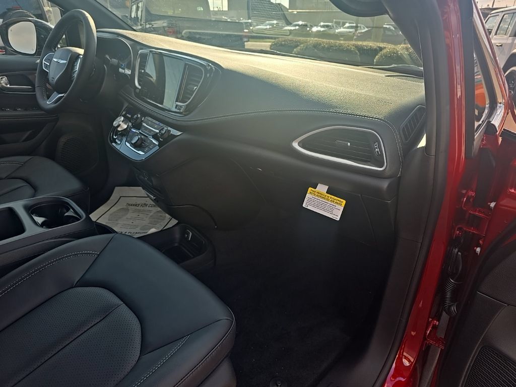 New 2026 Chrysler Pacifica Select FWD image 19