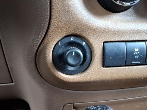 Used 2013 Jeep Wrangler Unlimited Sahara w/ Connectivity Group AWD/4WD image 26