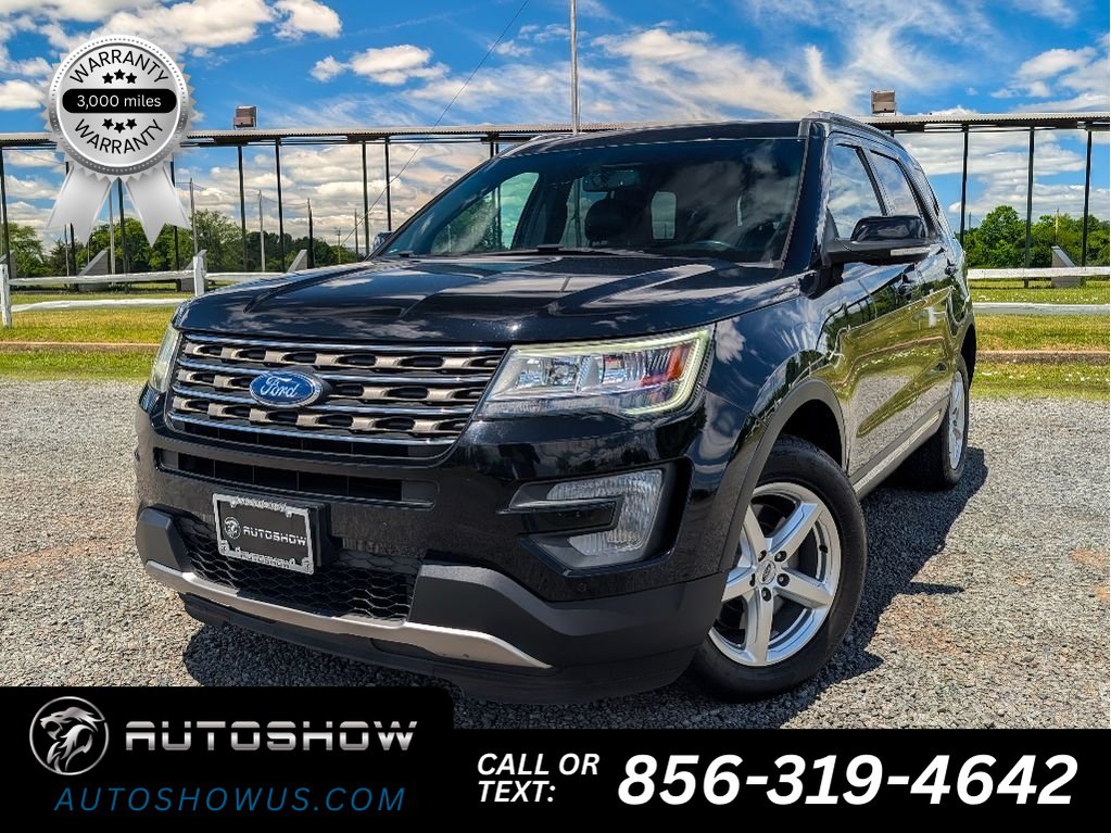 Used 2017 Ford Explorer XLT w/ Equipment Group 202A AWD/4WD image 1