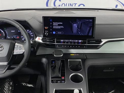 Used 2025 Toyota Sienna XLE w/ XLE Plus Package image 16