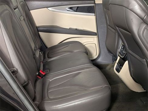 Used 2019 Lincoln Nautilus Select image 29