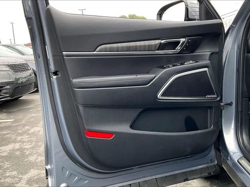 Used 2024 Kia Telluride SX Prestige w/ Towing Package image 25