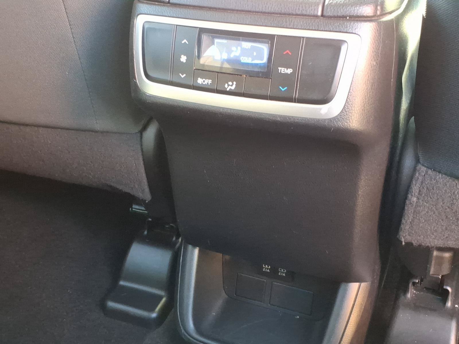 Used 2019 Toyota Highlander LE AWD/4WD image 27
