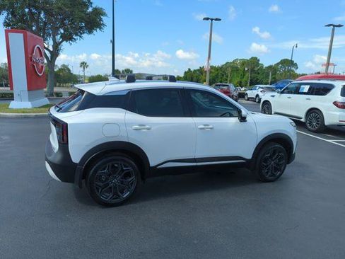 Certified 2025 Nissan Kicks SR FWD image 5