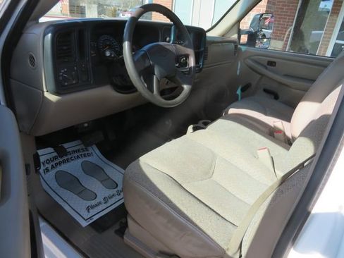 Used 2006 Chevrolet Silverado 1500 W/T AWD/4WD image 13