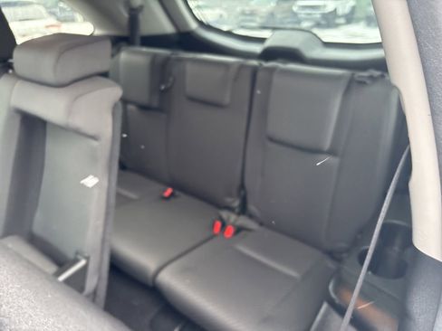 Used 2018 Toyota Highlander LE image 26