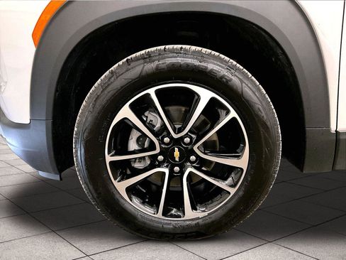Used 2024 Chevrolet TrailBlazer LT w/ Convenience Package image 8