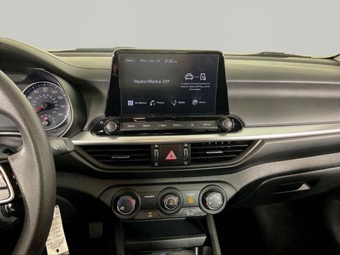 Used 2023 Kia Forte LXS w/ LXS Technology Package FWD image 9