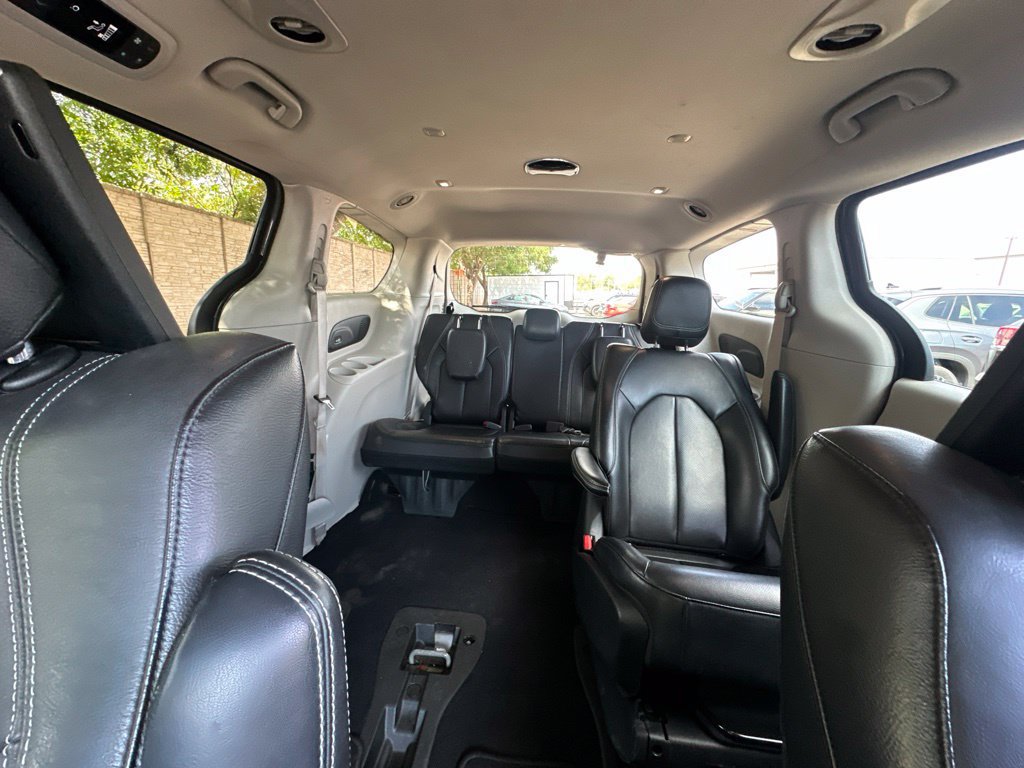 Used 2022 Chrysler Pacifica Touring-L w/ Uconnect Theater Family Group FWD image 32
