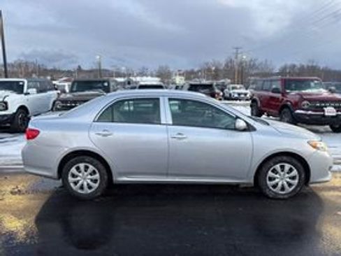 Used 2009 Toyota Corolla LE image 1
