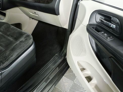 Used 2016 Dodge Grand Caravan SXT w/ UConnect Hands-Free Group FWD image 22