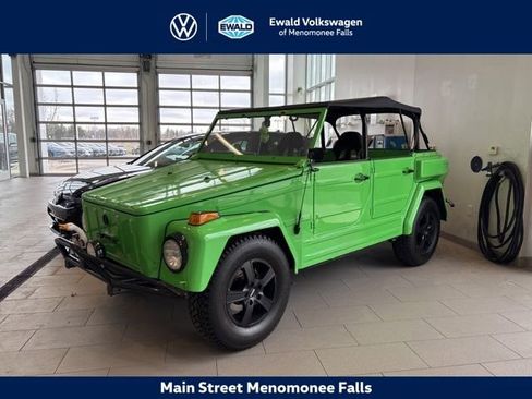 Used 2023 Volkswagen Tiguan SE w/ Panoramic Sunroof Package FWD image 1