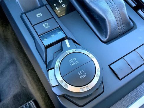 Used 2025 Toyota Tacoma SR5 image 32