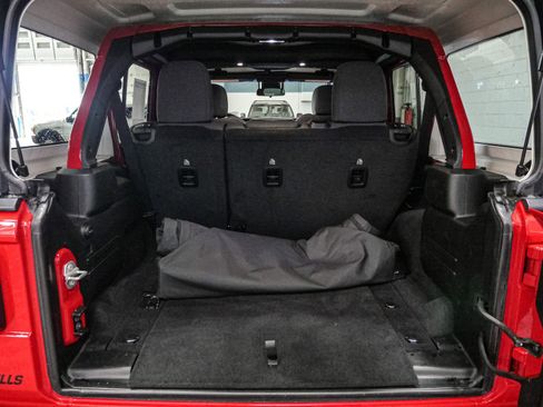 Used 2024 Jeep Wrangler Unlimited Rubicon image 15