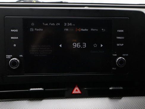 Used 2023 Kia Sportage LX image 2