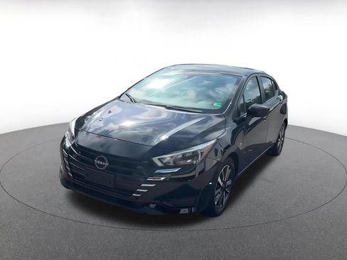 Used 2025 Nissan Versa SV FWD image 4