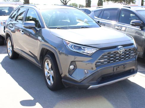 Used 2019 Toyota RAV4 Limited AWD/4WD image 2