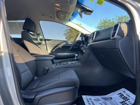 Used 2022 Kia Sportage LX image 6