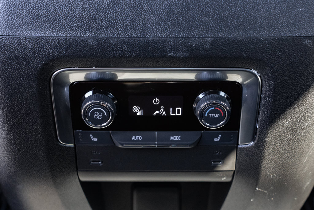 Used 2025 Chevrolet Tahoe Premier AWD/4WD image 9