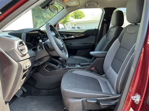 Used 2025 Chevrolet TrailBlazer LT image 4