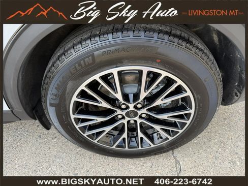 Used 2025 Ford Escape SE w/ Class II Trailer Tow Package FWD image 9