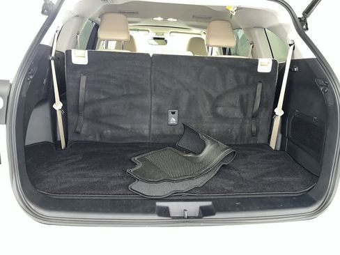 Used 2023 Toyota Highlander XLE AWD/4WD image 29