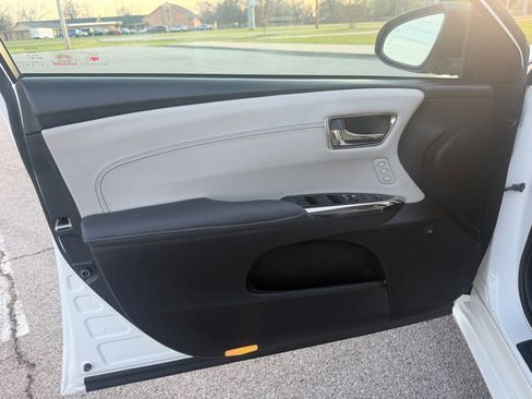 Used 2018 Toyota Avalon Limited FWD image 16